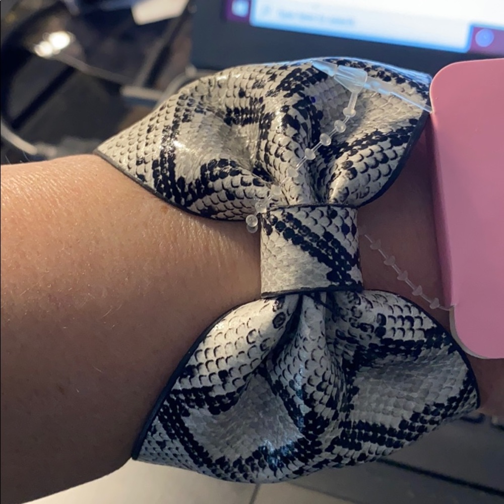 Big bow cuff bracelet